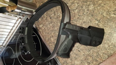Se vende Beretta APX con aproximadamente 200 disparos por cambio de modalidad, se vende junto a armero 01