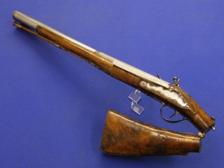 Voy a colocar unas fotos de un arma larga alemana de llave de mecha del siglo XVI. 141