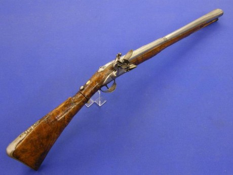 Voy a colocar unas fotos de un arma larga alemana de llave de mecha del siglo XVI. 140