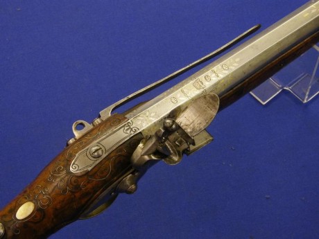 Voy a colocar unas fotos de un arma larga alemana de llave de mecha del siglo XVI. 150
