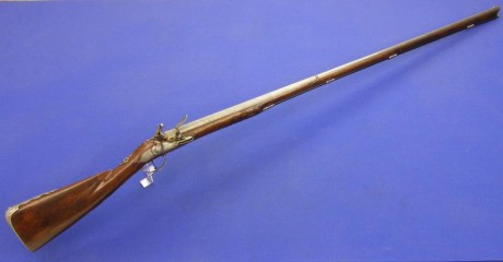 Voy a colocar unas fotos de un arma larga alemana de llave de mecha del siglo XVI. 171