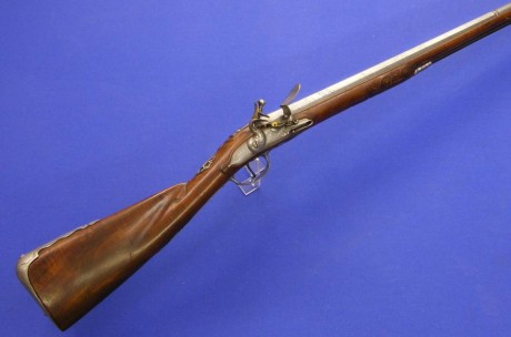Voy a colocar unas fotos de un arma larga alemana de llave de mecha del siglo XVI. 170