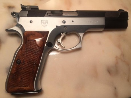 Hola,

Vendo pistola Tanfoglio modelo "The Ultra" de 9 para.
Tiene pocos disparos. La vendo 01