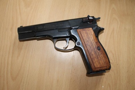 Por cese de actividad vendo  MAUSER DA 90 9 mm PARABELLUM    
POR 50 EUROS , SOLO ENTREGA EN MANO . NO 01