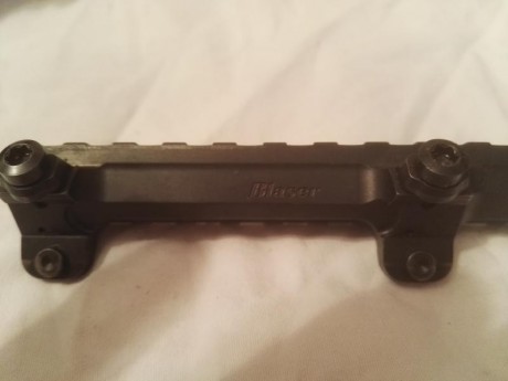 Montura original Blaser para rifle R93, carril para montar holográfico, nocturno, o monturas Warner, etc.
Prácticamente 02