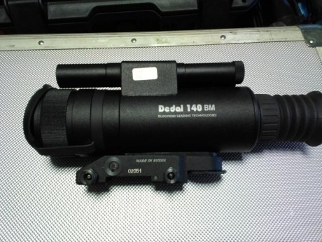 Un amigo me ha pedido que Le ponga a la venta estos dos visores nocturnos, uno es un Dedal 140 de primera 12