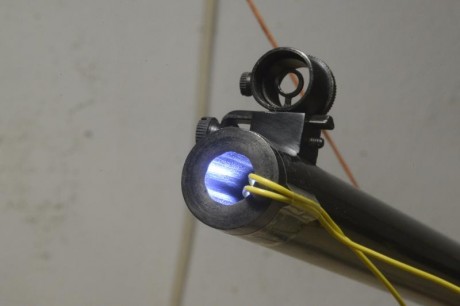 Con dos cañones intercambiables, uno para Veterli Cal. 451 estriado ondulado especifico del Rigby, paso 20