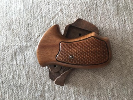 Cachas de madera recien restauradas para revolver Astra 250, 680 o similar (si no recuerdo mal armazon 10