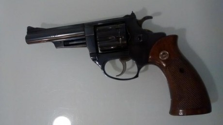 Vendo revolver astra del 22LR. En buen estado.

Precio 100€ + portes 02
