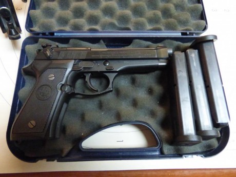 Vendo Beretta a 92 fs 9mm con alza micrometrica 3 cargadores y cinto para ipsc.
precio 450€ 
el arma esta 01