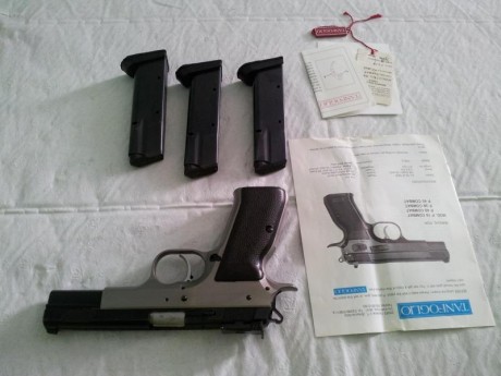SE VENDE TANFOGLIO 45 ACP, CON TRES CARGADORES. ESTA CASI NUEVA, SE PUEDE PROBAR SIN NINGUN PROBLEMA.
LA 01