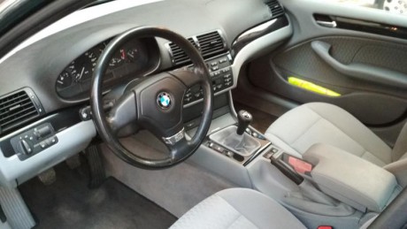 BMW e46 motorización 323i. 
Año 1999 200000km
Motor de 6 cilindros y 170cv de fiabilidad contrastada.
Revisión 01
