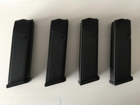 Glock17 3GEN con muy poco uso. Conjunto alza y ounto de mira LPA, toma del cargador y palanca de retenida 00