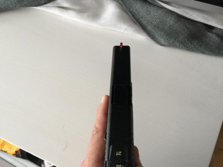 Glock17 3GEN con muy poco uso. Conjunto alza y ounto de mira LPA, toma del cargador y palanca de retenida 12