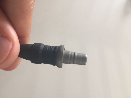 Hola compañeros,
tengo un problema con unos accesorios... 

Quiero conectar el STEINER DBAL-i2 y la linterna 00