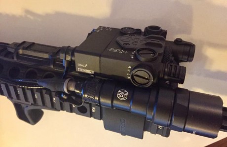 Hola compañeros,
tengo un problema con unos accesorios... 

Quiero conectar el STEINER DBAL-i2 y la linterna 11