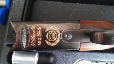 Vendo Beretta 682 Gold casi sin estrenar, solo caza ocasional. Superpuesta calibre 12/76, es decir acepta 00