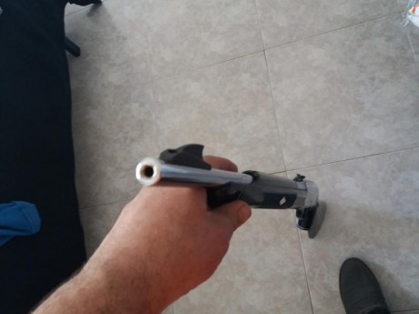 vendo carabina remington nylon 66 , es semiautimatica, muy ligera , jamás se me ha encanquillado.... 
el 01