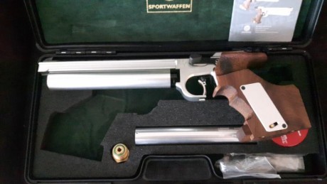 Buenos días, vendo pistola Steyr LP 10 Electrónica y gafas Knoblock k1 con parasoles laterales.
La pistola 01