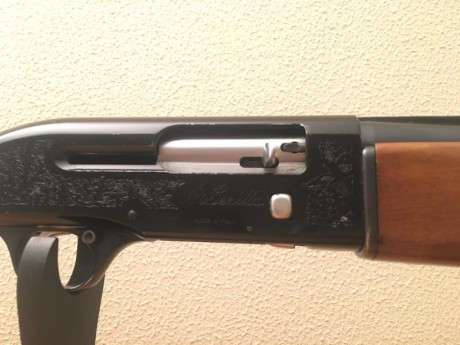 Vendo Escopeta marca  BERETTA MODELO a 301  Semiautomatica, calibre 12/70 ,cañón de 71 cm. y tres estrellas.
Buen 01