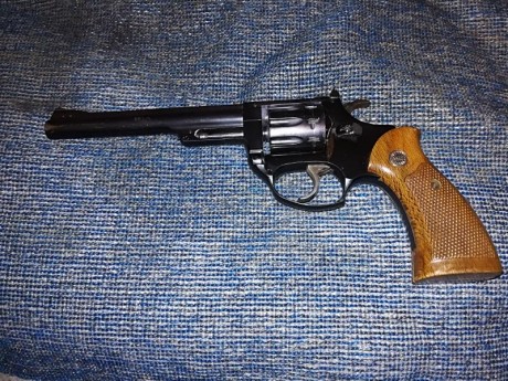 Hola
vendo
Revolver Astra 6 pulgadas con 9 recamaras del calibre 22.........50€
Pistola Smith Wesson 909 02