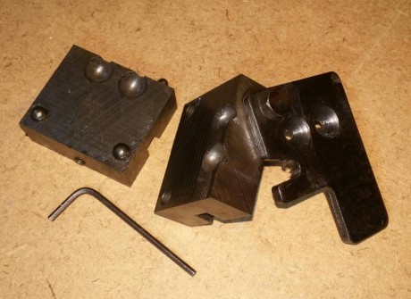 Turquesa RCBS de acero doble bola del calibre .451
En perfecto estado, sin sorpresas. 
Madrid 50€ 00