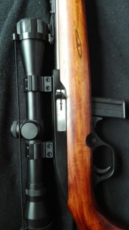 Hola:
Un amigo vende está carabina.
Solo ha tirado 30 balas.
Viene con lo que veis en las fotos, funda 02
