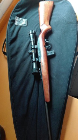 Hola:
Un amigo vende está carabina.
Solo ha tirado 30 balas.
Viene con lo que veis en las fotos, funda 00