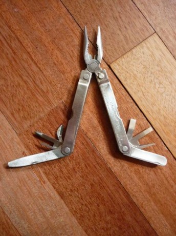 Multiherramienta Leatherman Tool.
Tengo muy poca informacion sobre esta multi, fabricada entre finales 02