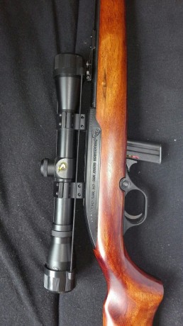 Hola:
Un amigo vende está carabina.
Solo ha tirado 30 balas.
Viene con lo que veis en las fotos, funda 11