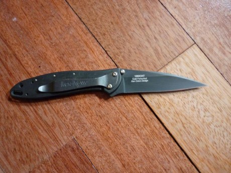 Kershaw Leek.

Excelente bolsillera, diseño de Ken Onion, acero 14C28N, 10 cm cerrada y 18 cm abierta, 02