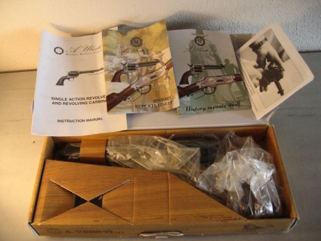   VENDO REVOLVER AVANCARGA, MARCA UBERTI, MODELO CATTLEMAN, CALIBRE 44, CAÑON 7 1/2 PULGAS  

Vendo revolver 01