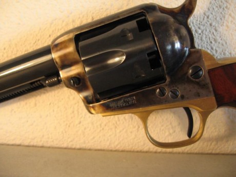   VENDO REVOLVER AVANCARGA, MARCA UBERTI, MODELO CATTLEMAN, CALIBRE 44, CAÑON 7 1/2 PULGAS  

Vendo revolver 11