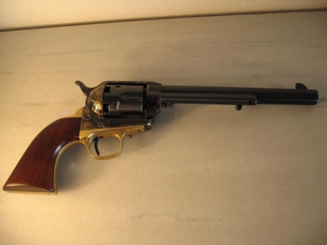   VENDO REVOLVER AVANCARGA, MARCA UBERTI, MODELO CATTLEMAN, CALIBRE 44, CAÑON 7 1/2 PULGAS  

Vendo revolver 10