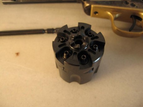   VENDO REVOLVER AVANCARGA, MARCA UBERTI, MODELO CATTLEMAN, CALIBRE 44, CAÑON 7 1/2 PULGAS  

Vendo revolver 22