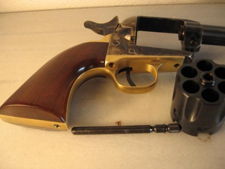   VENDO REVOLVER AVANCARGA, MARCA UBERTI, MODELO CATTLEMAN, CALIBRE 44, CAÑON 7 1/2 PULGAS  

Vendo revolver 20