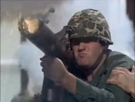 Compañeros,

En vista de las ganas de algunos (Elcafe, Wilcow, Vrakk, etc) por adivinar armas de películas 140