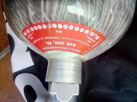 Vendo  
 scuba de fibra 300 bar
 6.9 litros
 Peso 4 kilos 
 Todas las revisiones al dia +
 Estacion de 00