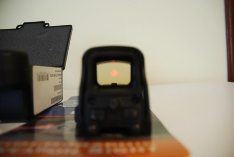 Vendo Visor Holográfico Táctico EOTECH 552 A65 en perfecto estado y con su estuche original y caja original. 00