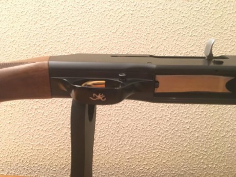 Vendo Escopeta semiautomatica     BROWNING B 80 SL   
En perfecto estado de revista, barniz cristal original 00