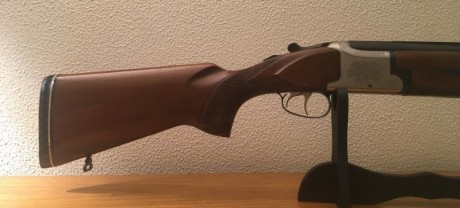 Vendo escopeta superpuesta marca   LAURONA   para la caza.
Largo de cañón 71cm , 1 y 3 estrellas,selectora 00