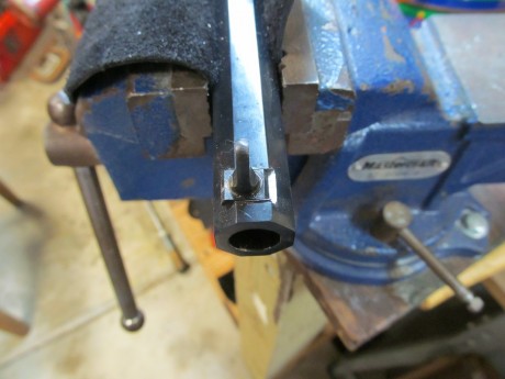 Hola,me pille un remington 1858 en 5,2 pulgadas, y fui a probarlo tras varias taridas vi que los tiros 61