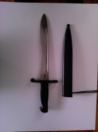 Pues vendo estas bayonetas en perfecto estado. Las sombras que se aprecian es grasa no óxido. Me gustaría 02