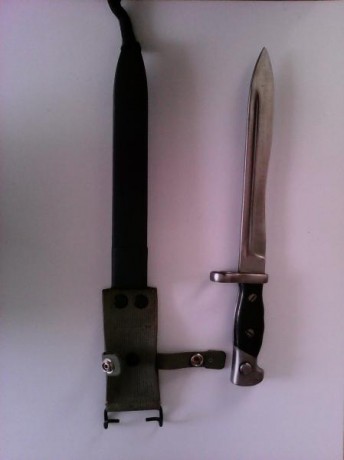 Pues vendo estas bayonetas en perfecto estado. Las sombras que se aprecian es grasa no óxido. Me gustaría 01
