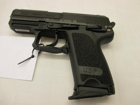 Vendo pistola H&K modelo USP Compact en calibre 9mm Pb . Estado perfecto . Apenas uso . 275€ 02