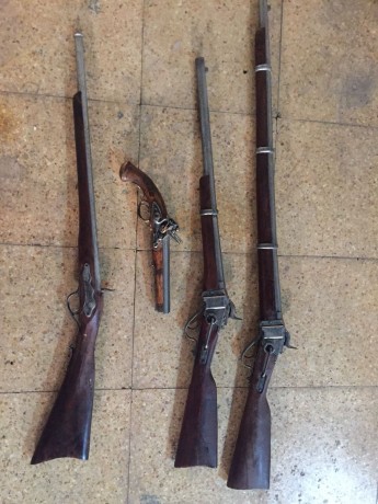 Necesito ayuda para saber que tipo de armas son las de las fotos que adjunto. En el cañón no tienen ninguna 02
