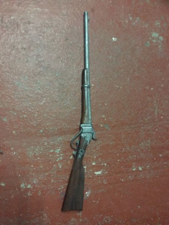 Necesito ayuda para saber que tipo de armas son las de las fotos que adjunto. En el cañón no tienen ninguna 00