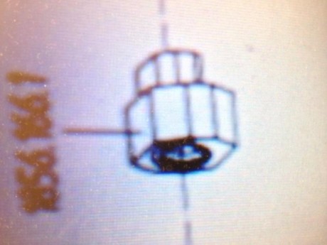 Es la pieza que une la bombona con el armazón una válvula.   00