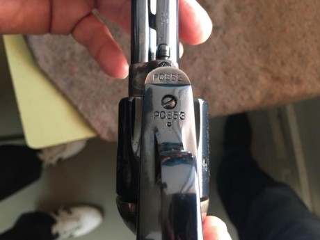 Saludos a los compositor del foro, por favor, alguien nos puede ayudar al dueño de este revolver Colt 00