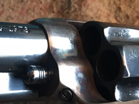 Saludos a los compositor del foro, por favor, alguien nos puede ayudar al dueño de este revolver Colt 12
